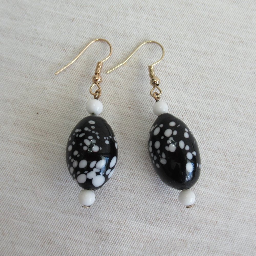 Vintage ITALY MURANO GLASS DANGLE EARRINGS - Black & White w/ Gold Tone 2" Long